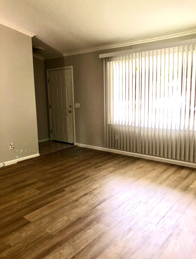 Photo - 21600 Whittington St