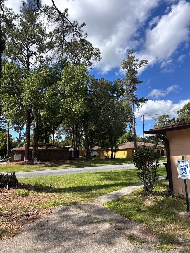 Photo - 3700 SW 29th Terrace Unit B