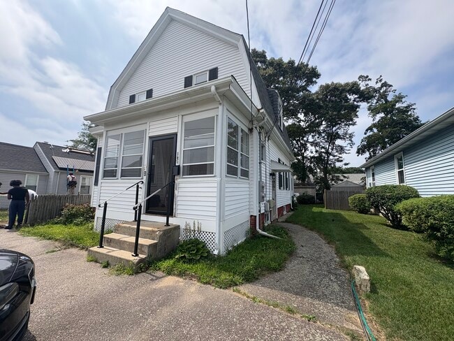 Building Photo - 137 Worcester Ave Unit 1 Rental