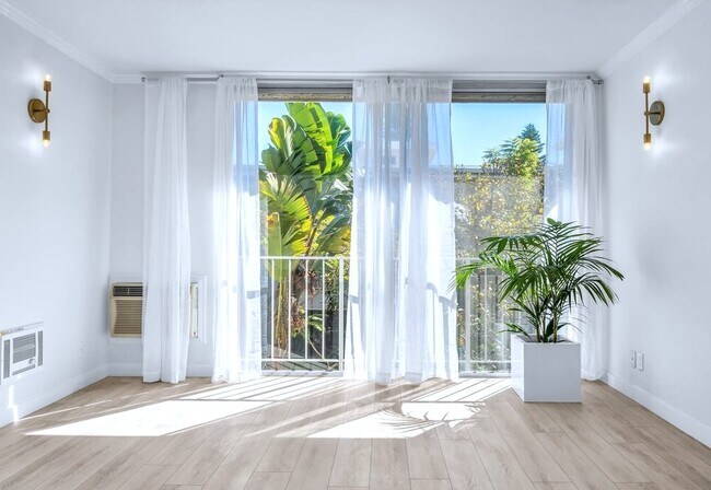 11645 Montana Ave Unit 319