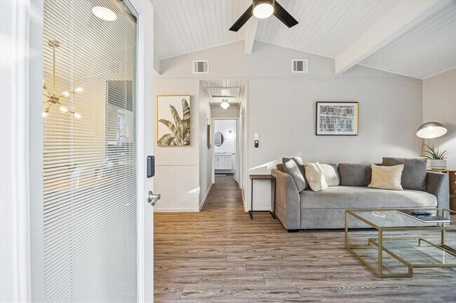 Photo - 211 Lessin Ln