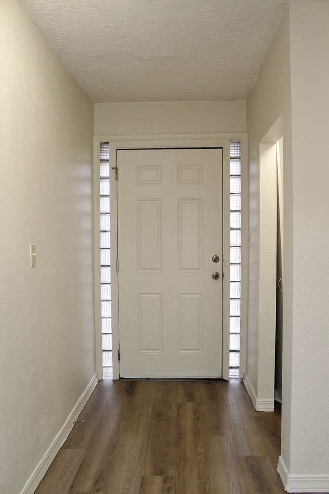 Photo - 7937-7937 N Fessenden St Unit 7927