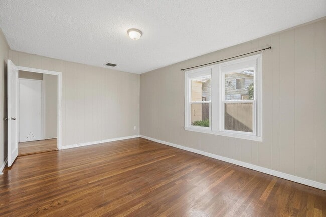 Photo - 2857 S 5th St