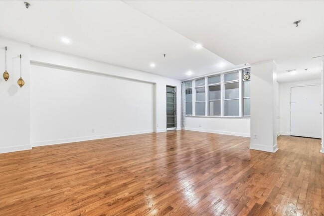 Photo - 357 Varick St Unidad 123B