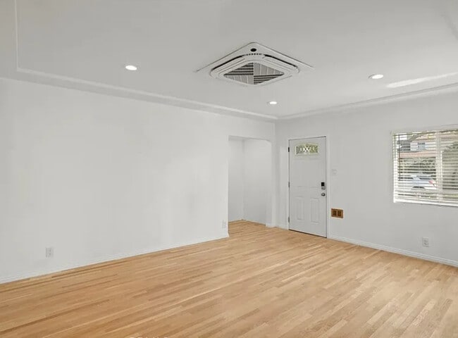 Photo - 300 W Hillsdale St