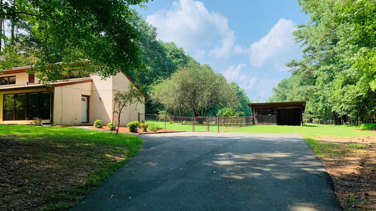 3 Bedroom, 2 bath one level home on AMAZIN... - 3 Bedroom, 2 bath one level home on AMAZIN...