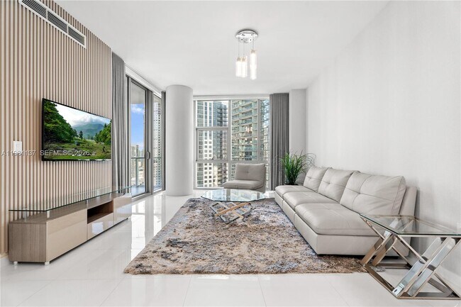 Photo - 851 NE 1st Ave Unidad 2811