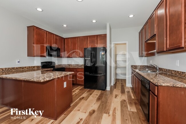 Photo - 940 S Henry Ln