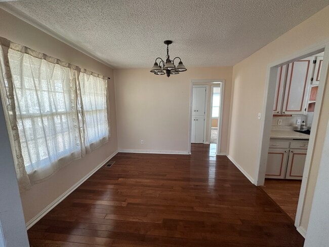 Photo - 957 N Ridgewood Dr