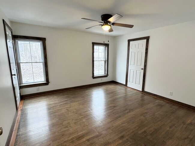 80 W Main St