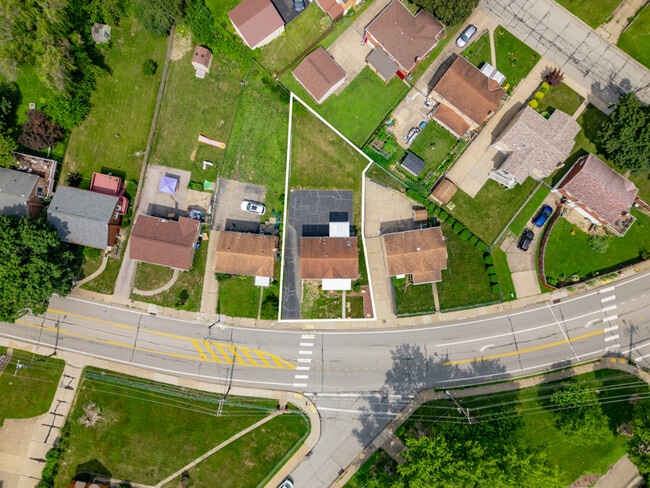 Photo - 2054 Noblestown Rd