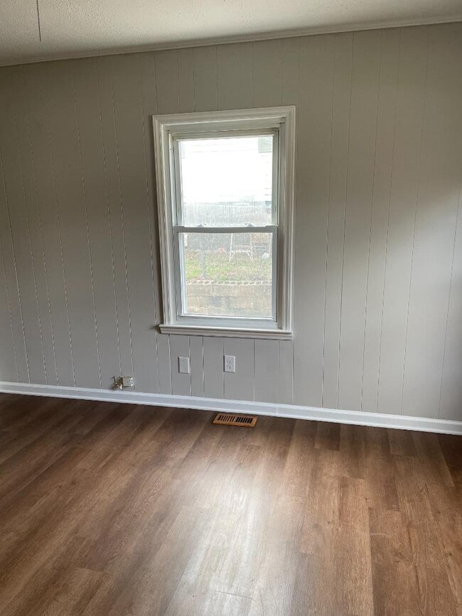 1405 W Walnut Ave