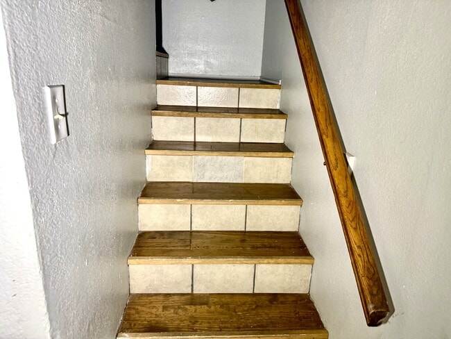 Photo - 933 NW Summercrest Blvd