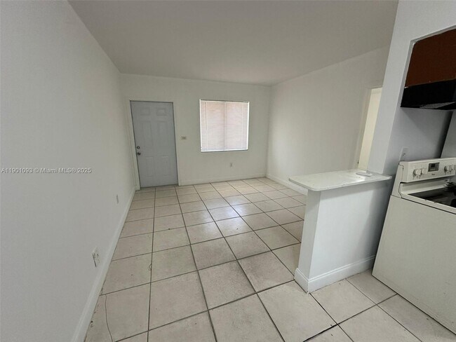 Photo - 1270 NE 139th St Unidad 1