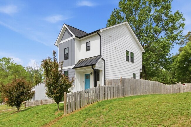 Photo - 413 Cecil St