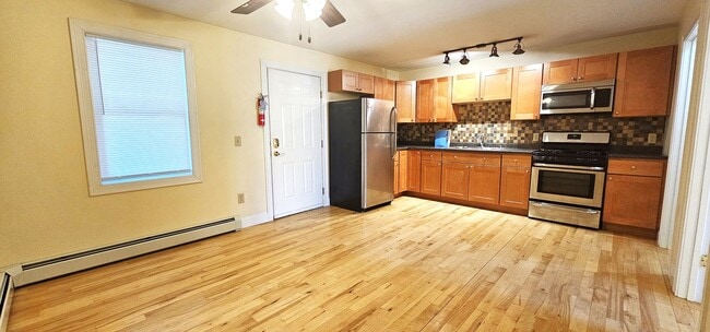 Building Photo - 51 N Champlain St Unit APT 5