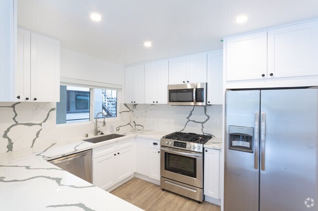 2BR, 1BA - 987 SF - #5