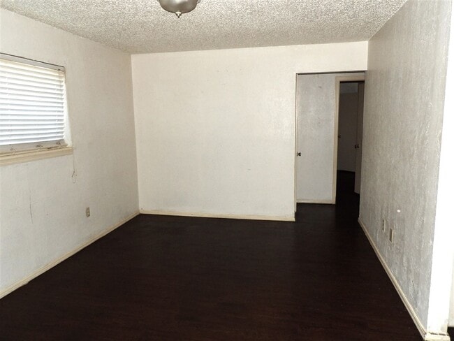 Photo - 6405 NW Oak Ave