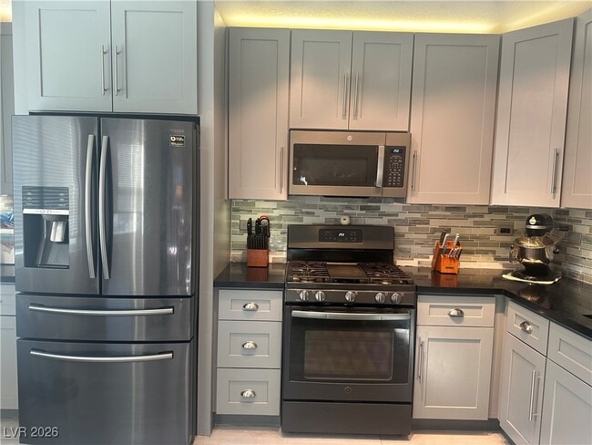 Photo - 820 Bergamont Dr