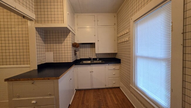 Photo - "Cozy & Convenient 2-Bedroom Duplex In Neenah – 800 Sq Ft of Comfortable Living!" Unit B