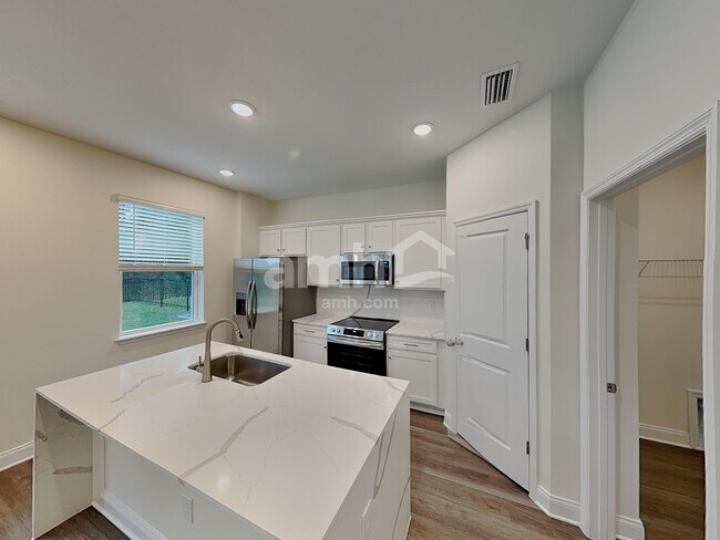 Photo - 5733 Oesterle Rd