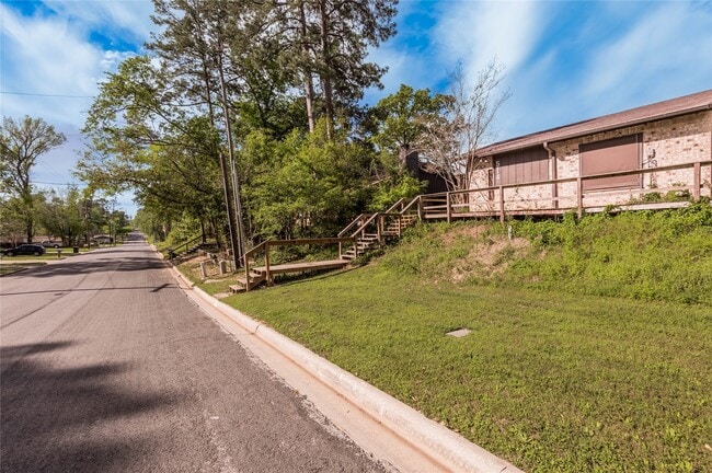 Photo - 514 Hickory Dr
