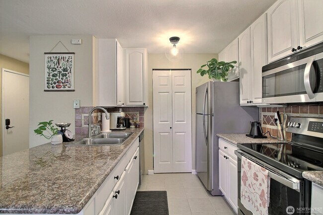 Photo - 3715 S 182nd St Unidad B-108