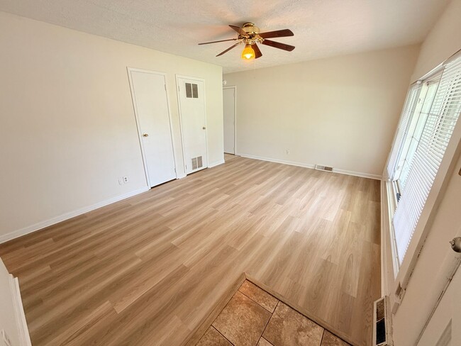 Photo - 845 Middle Dr