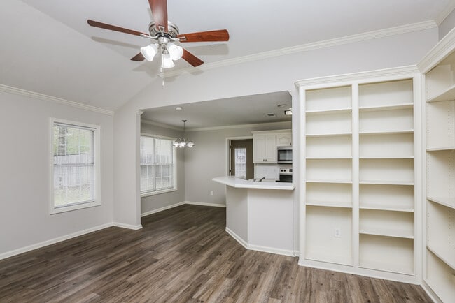 Photo - 405 Green Tree Pl