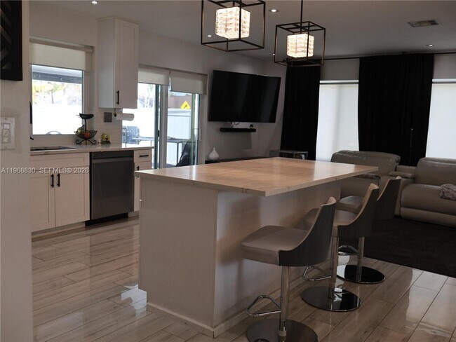 Photo - 5505 SW 9th St