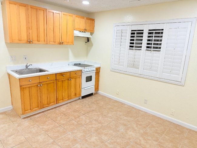 Photo - 864 Stanford Ave Unit B