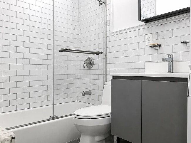 Photo - 125 E 39th St Unidad 5F