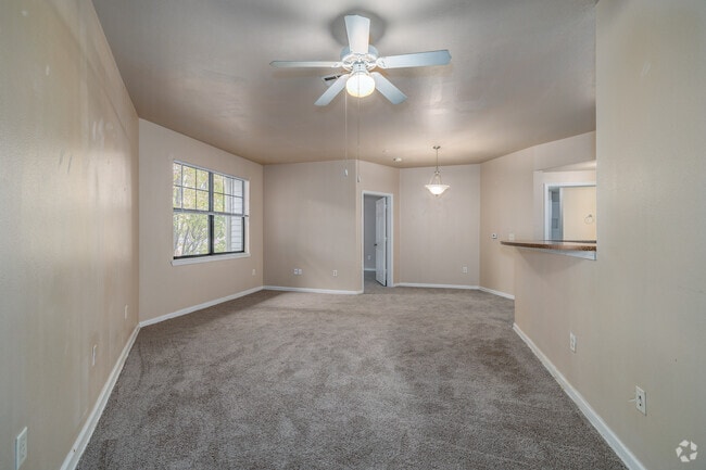 1BR, 1BA - 770SF - Living Room
