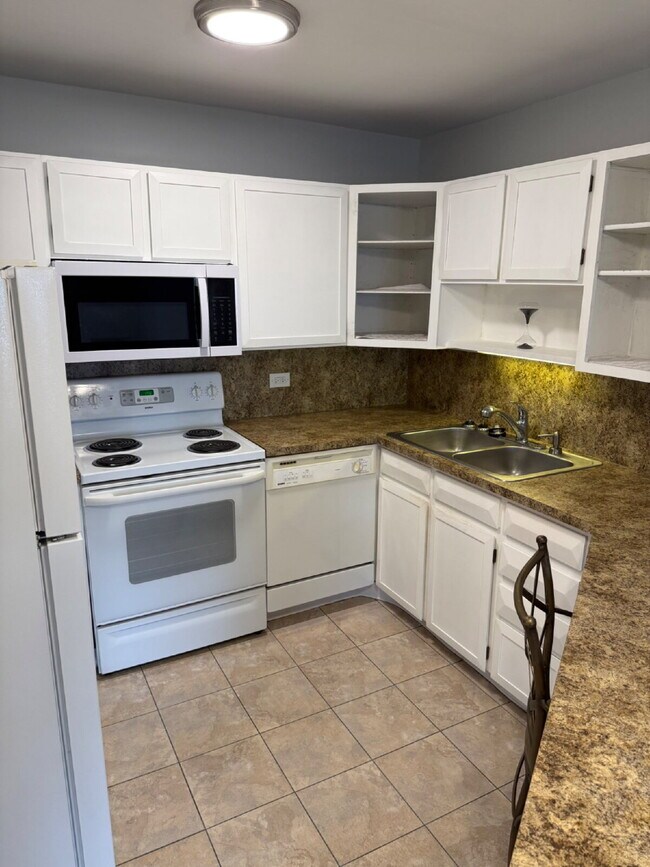 Photo - "Charming 1-Bedroom Condo Retreat in the Heart of Denver – Spacious 855 Sq Ft!" Unit #6D
