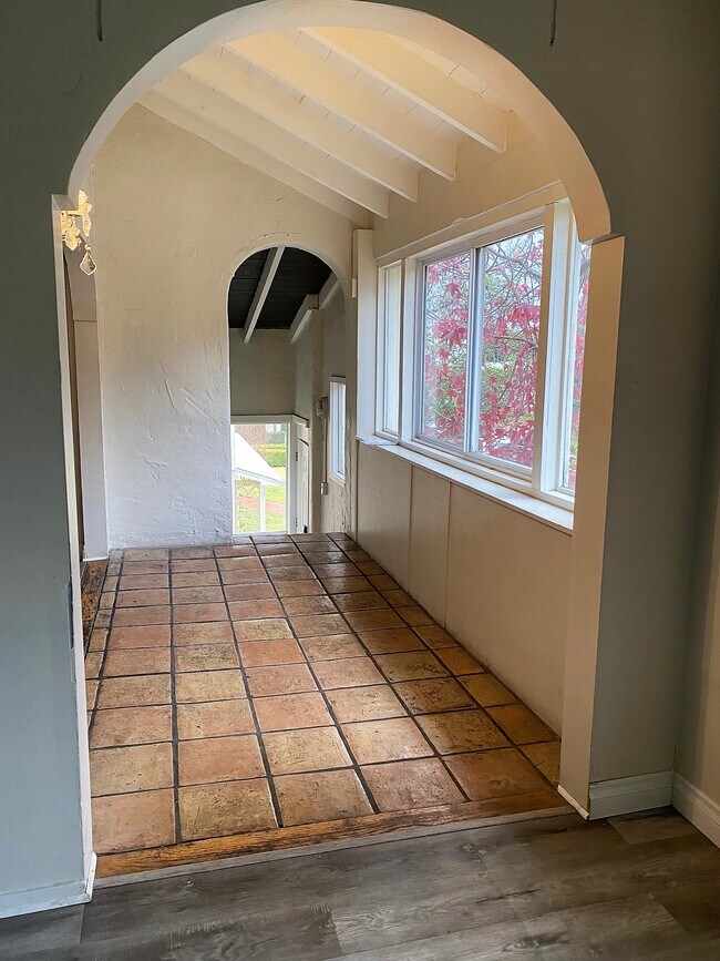 Photo - 10623 Kinnard Ave Unidad 10623