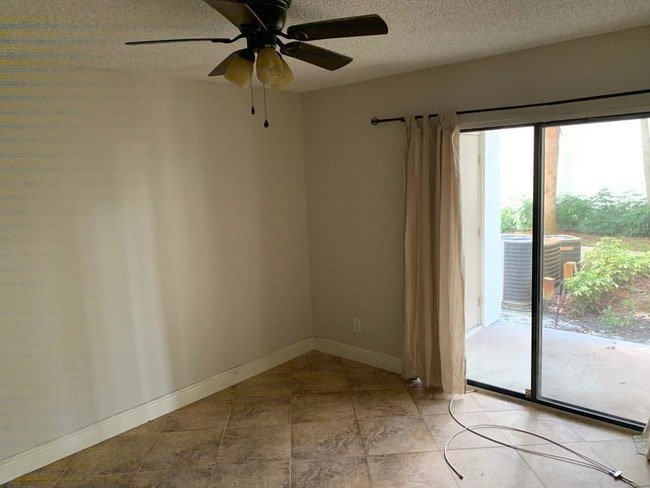 Photo - 550 S Park Rd Unit 8-13