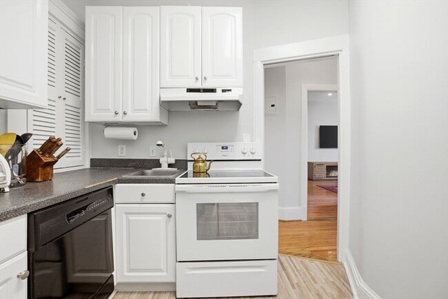 Photo - 520 Beacon St Unit 2F