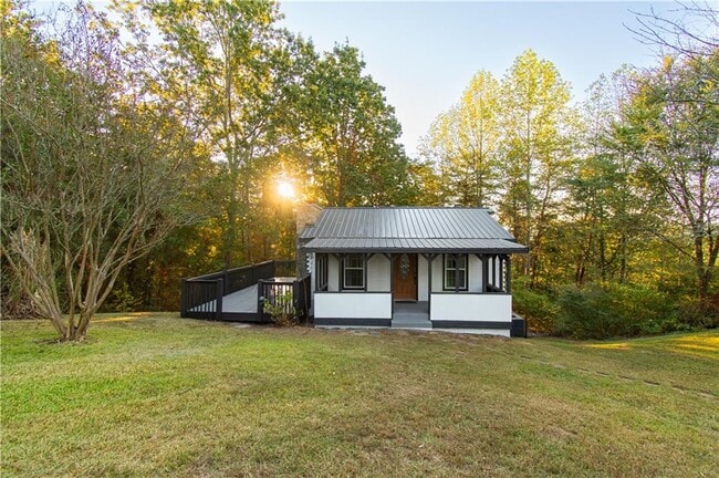 Photo - 250 Nottingham Wy