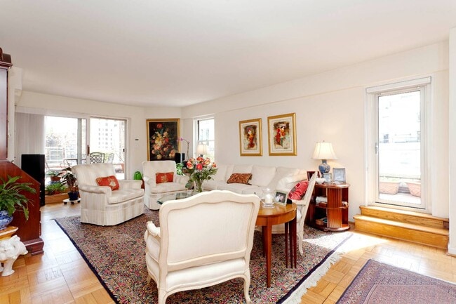 Building Photo - 100 W 57th St Unit 18C