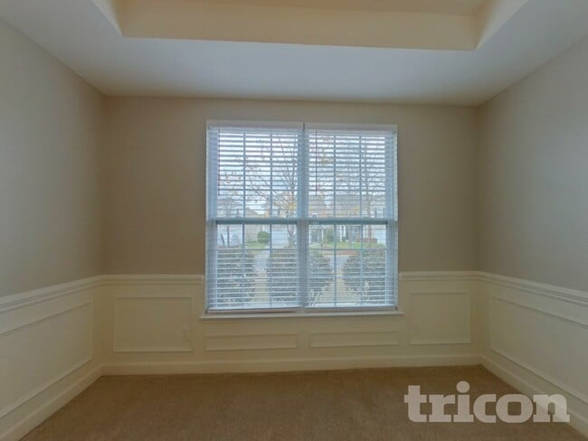 Photo - 825 Old Forester Ln