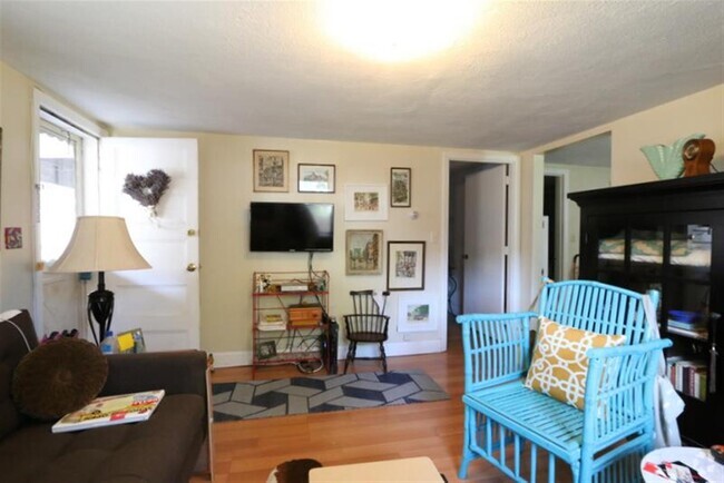 Building Photo - 126 Pine St Unit 2 Rental