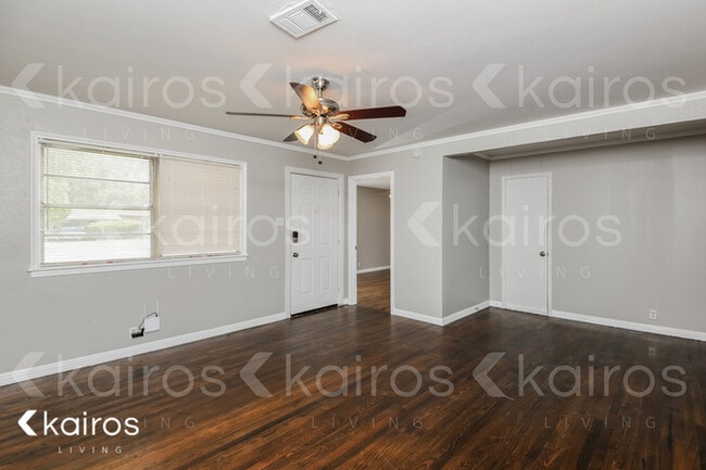 Photo - 2106 Skylark Dr