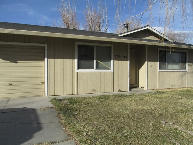 Photo - $1,400 PER MONTH - THREE BEDROOM TWO BATH HOME - LEAVITT LAKE