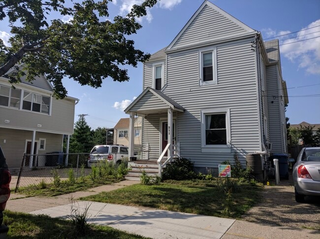 Photo - 211 17th Avenue Northeast