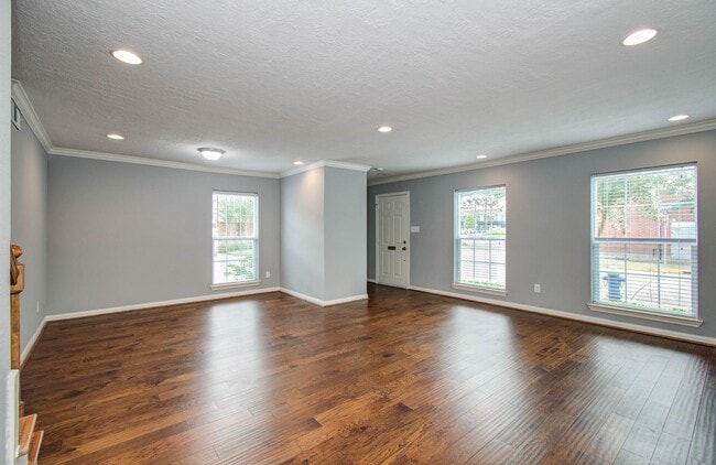 Building Photo - 402 Bendwood Dr Unit True