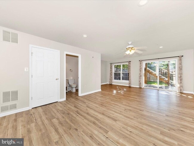 Building Photo - 2103 Paxton Terrace