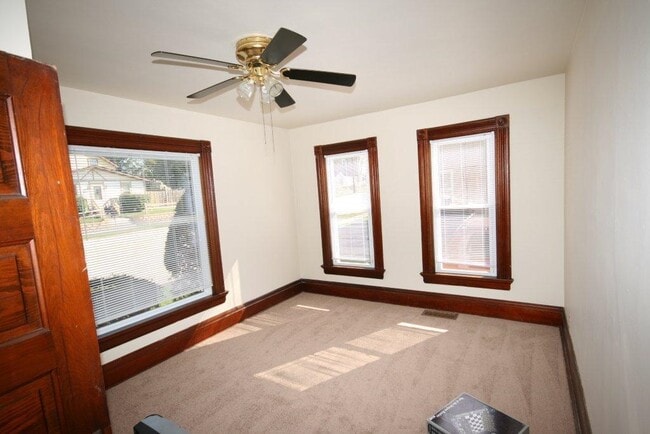 Photo - 430 E Racine St