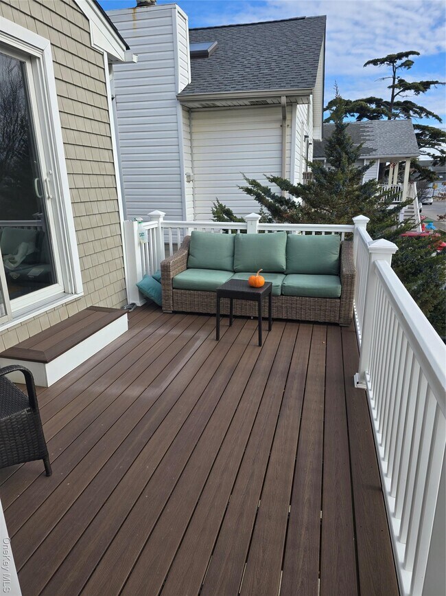 Photo - 359 E Pine St