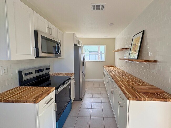 Photo - Steps to the Gulf! Spacious 3-Bed, 2 Bath ...