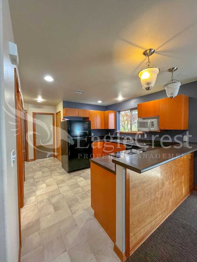 Photo - Large 6-Bedroom Whitman Neighborhood House; *Half Off 2nd Month Rent*